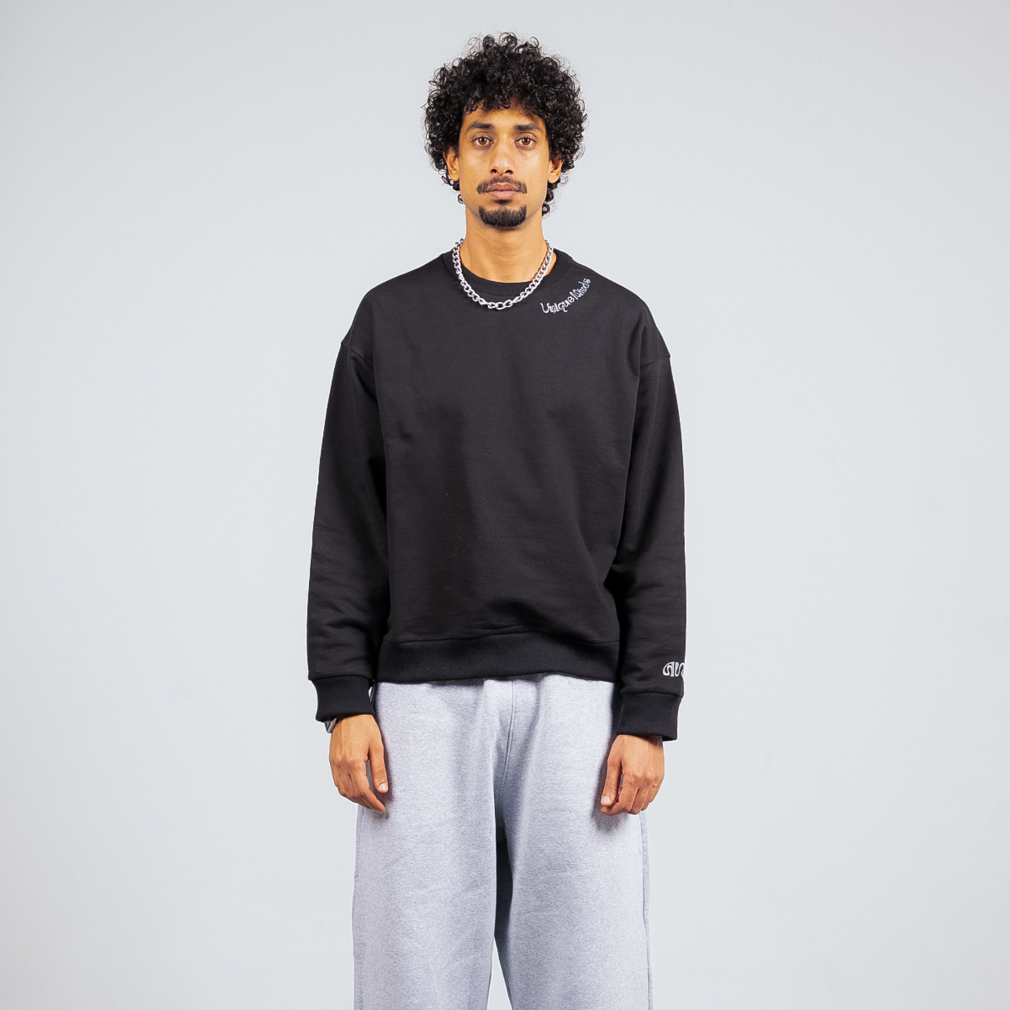 ANA CAI Unique Minds embroidered crewneck in 100% cotton with boxy fit and ribbed crew neckline