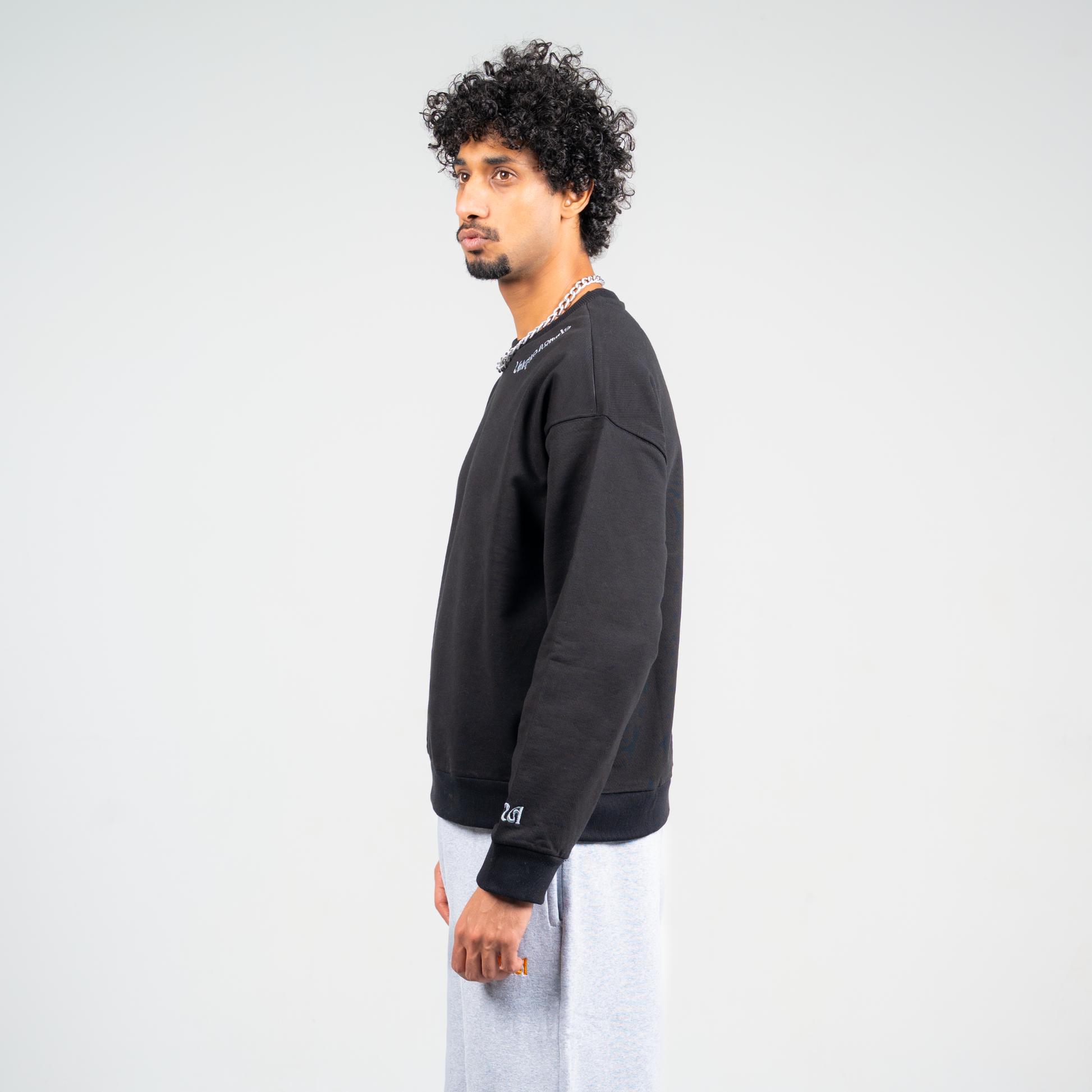 ANA CAI Unique Minds embroidered crewneck in 100% cotton with boxy fit and ribbed crew neckline